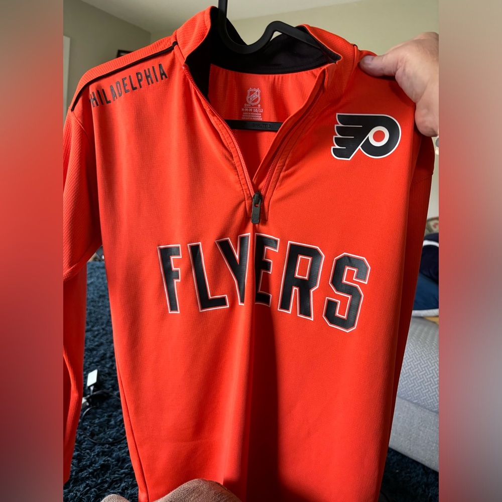 Brand new, never worn Flyers quarters zip! Perfect condition. Long sleeve.